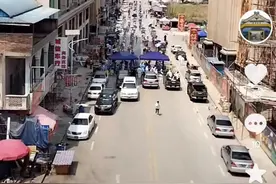 武警将接管上海社区？“大白”持枪上岗？团购要暂停？上海网络辟谣发文回应图片