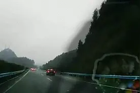 高速公路随意停车违法，后果更不堪设想图片