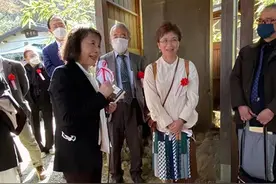 周恩来《雨后岚山》诗碑在京都岚山落成图片