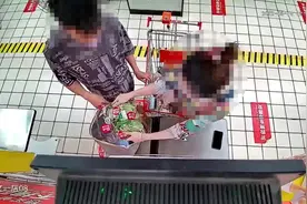 “LV男”带着女友在杭州逛超市，竟接连干出离谱事…图片