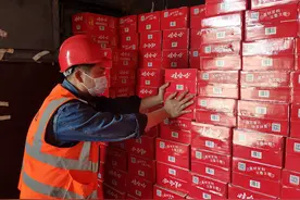 1.13万箱八宝粥从巢湖西站发出！5天内计划运输20万箱驰援上海图片