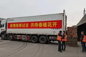 货运司机跨越3000公里拉货到上海，这一趟有多不易就有多温暖图片