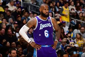 湖人本赛季战绩33胜49负 为詹姆斯生涯所在球队中最差图片