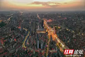 华灯初上，薄暮时分的澧县美的令人迷醉图片