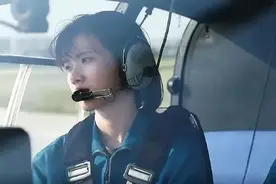 当99A女车长遇上直-20女飞！她们用实力诠释“我们从来都不是‘花瓶’！”图片