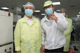 夏晓中到咸阳高新区调研电子显示产业图片