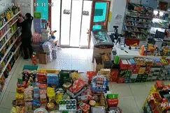 突发！哈尔滨一居民楼墙体大面积脱落，直接砸进一楼超市……图片