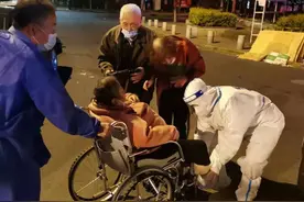 血透女儿和八旬父母的求医路上，上海民警暖心护送图片