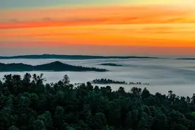 诗歌丨青山不墨千秋画，绿水无弦万古琴图片