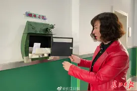 小学校长1年给小学生手写回信700多封，韦莉：当校长也要站在育人第一线图片