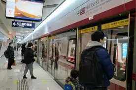 4月11日起，乘坐武汉地铁须持有48小时核酸阴性证明视频封面