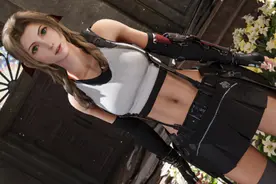 《FF7RE》换装MOD：爱丽丝你怎么穿着蒂法衣服？图片