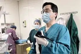 经常拉肚子、口腔溃疡的人注意了！这位阿姨中招的病，一旦患上无法治愈图片