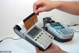 万亿信用卡套现江湖：一部POS机38元，套现秒到账！一天最多可刷30万图片