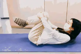 久坐族看过来！9个动作缓解腰痛图片