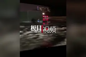 杭州一处水管爆裂大水漫灌小区，居民：水快淹到大腿了图片
