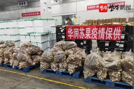 新鲜果蔬、快递包裹源源送到，走近货车司机，看他们的贡献和不易图片
