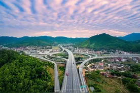 福建384个高速公路出入口全部双向通行！企业生产链稳定运行！图片