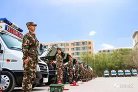 不负好春光 军车换新颜图片