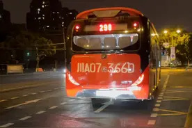 成都首条通宵公交298路暂停运营 夜间9路将“接棒”陪伴都市夜归人图片