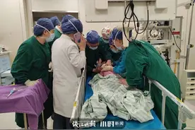 一粒花生米掉进衢州18个月宝宝气管，医生提醒：3岁以内这类东西少吃图片