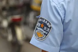 看法丨湖北一街道协管员遭刺伤身亡 城管小贩冲突何解？专家：“外包”并非问题根源图片
