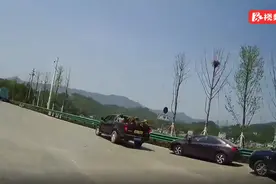 载货汽车车厢载人上了高速？高速交警：违法行为，罚图片