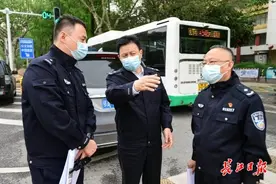 十万市民关注治堵“金点子”活动，交管部门分9路现场办公图片