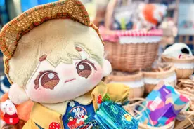 “二十岁的我，儿孙满堂”：Z世代“养娃热”与“娃圈”的AB面图片