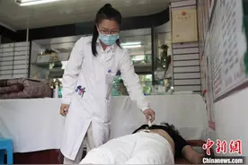 昆明针灸师格斗冠军“十三妹”：不会针灸不是好格斗手图片