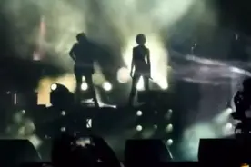 30秒｜韩国女团2NE1时隔7年合体登台 网友感慨：青春回来了图片