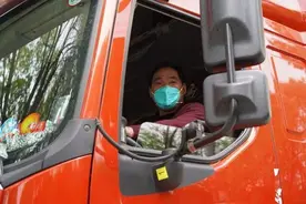 评论丨有通行证也不让下高速，影响物流畅通应被追责图片