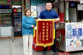 2天救3人的新疆小伙找到了！原来，他不会游泳……图片