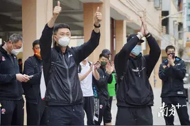 广东宏远回莞，球迷“隔空”相迎：“勇于拼搏的精神配得上所有掌声”图片