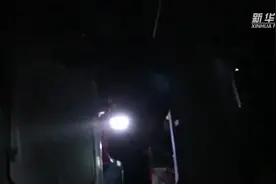 遇险渔民海上漂流一夜后获救图片