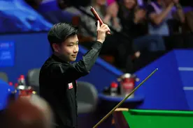 （体育）斯诺克——世锦赛：赵心童晋级16强图片