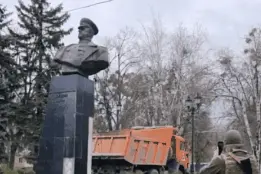 朱可夫雕像在乌被拆除，俄侦委：这是犯罪行为，已立案调查图片