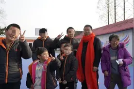 因为一个想法，随州一男子做了500个残疾少年的“爸爸”图片