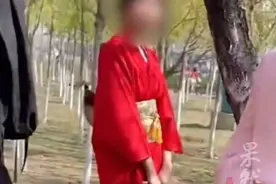 女子穿和服拍照被大妈阻止，双方起争执图片