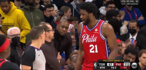 纳斯：最后时刻恩比德让我们别犯规了 他说他会命中所有罚球图片