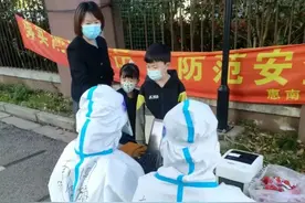 齐心抗疫的母女、坚守岗位的“水闸人”……抗疫一线，TA们在默默付出图片