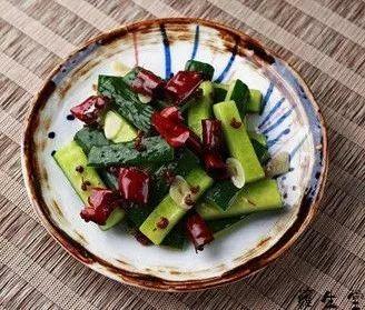 青瓜做法步骤（宅家学厨丨15道黄瓜的家常做法）