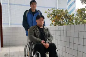 26℃|最暖同窗情！10年照顾“轮椅”上的同学，是少年对友谊的坚守图片