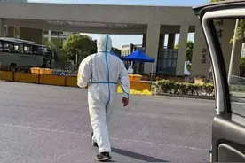 20个鸡蛋6袋泡面收900元？各平台对天价“跑腿费”和私自加价说“不”！小哥们也有话说……图片