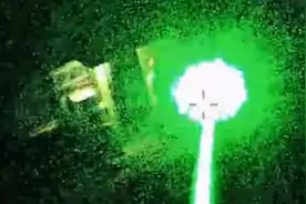 美国去年激光瞄准飞机事件数近万起创新高 致47名飞行员受伤图片