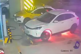 威马再次被曝汽车自燃 2年间已发生10余起自燃事故图片