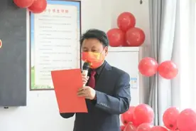 不办酒席、没有亲朋，河北2位老师举办教室婚礼，网友：超酷的图片