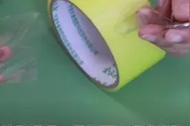 出门前，记得用硬币碰一下门把手，好多人不知道，涨知识了图片