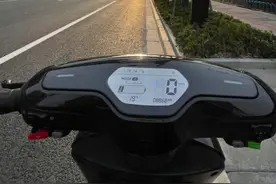 政协委员注册成骑手送外卖，当事人发声：不想被炒成热点，还会继续做下去图片