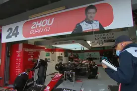 周冠宇被法拉利搅局！塞恩斯撞墙，令中国车手因雨错过改写历史一刻图片